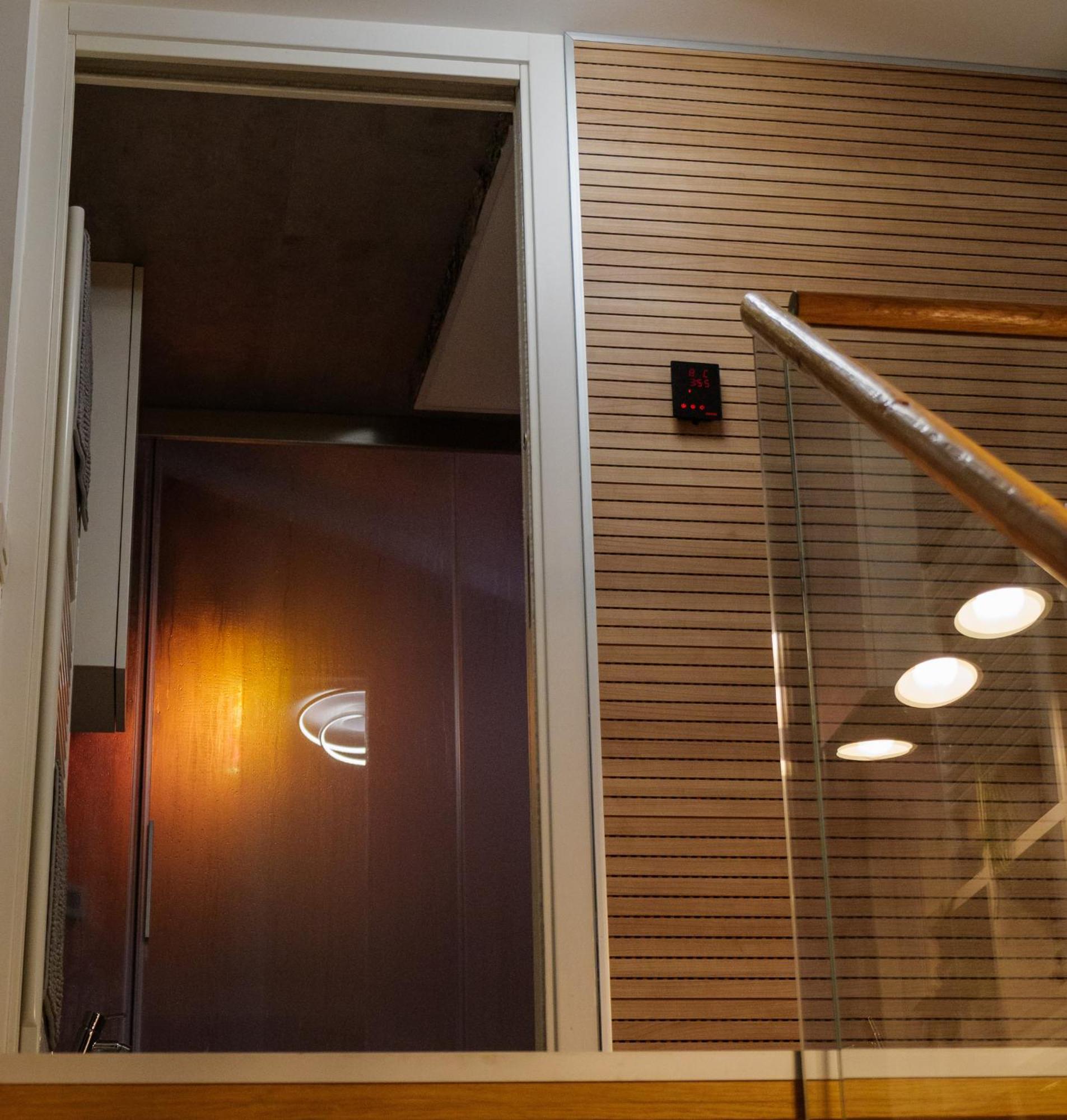 Luxe & Central Haven - Jacuzzi, Sauna, Steam, Private Parking Como Exterior foto