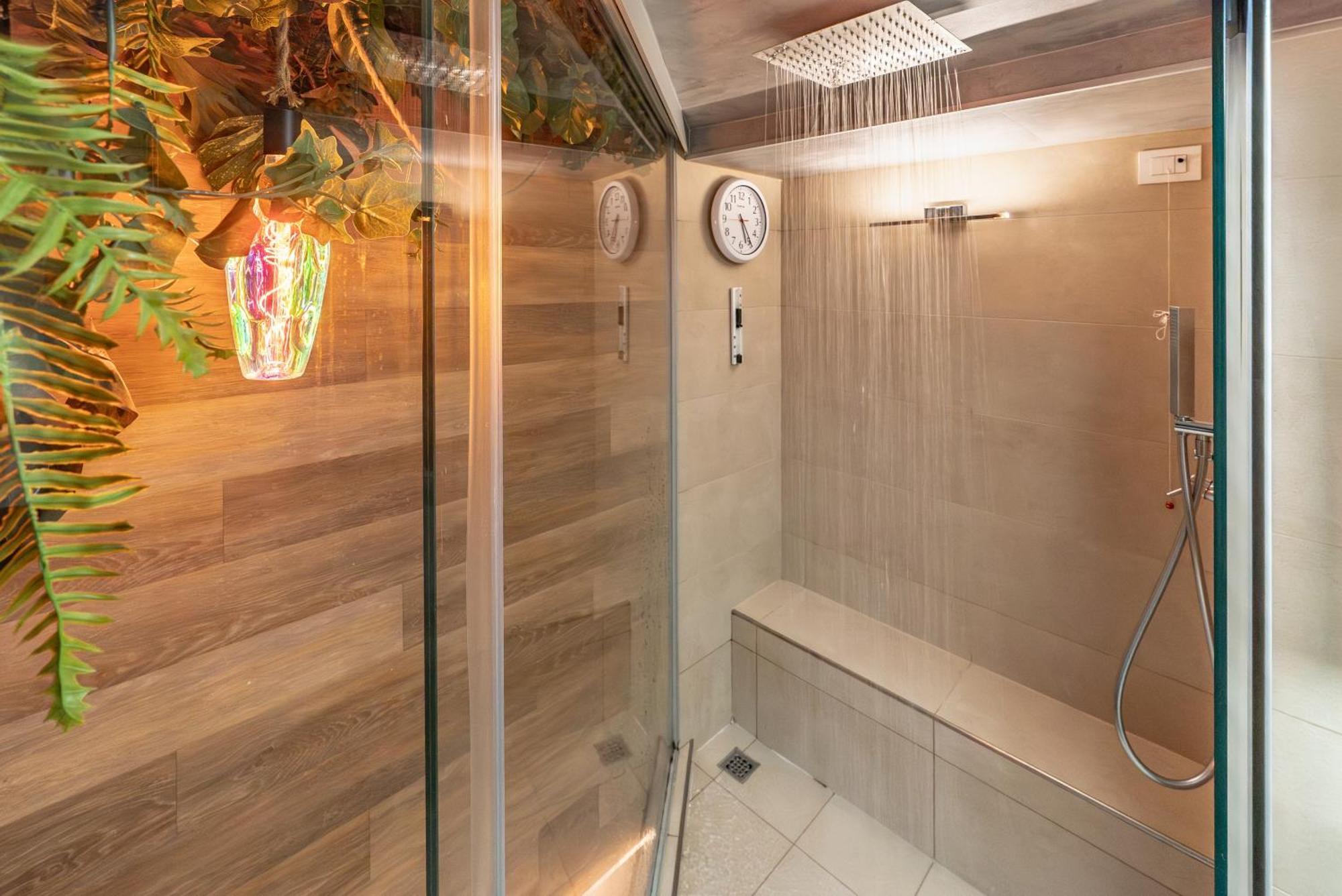 Luxe & Central Haven - Jacuzzi, Sauna, Steam, Private Parking Como Exterior foto