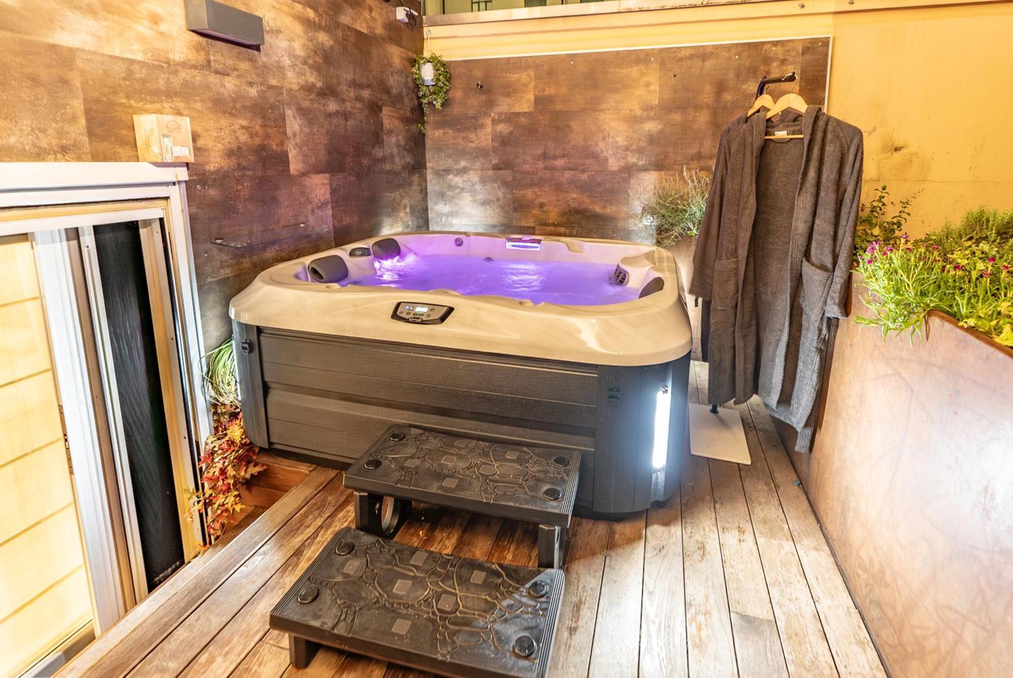 Luxe & Central Haven - Jacuzzi, Sauna, Steam, Private Parking Como Exterior foto